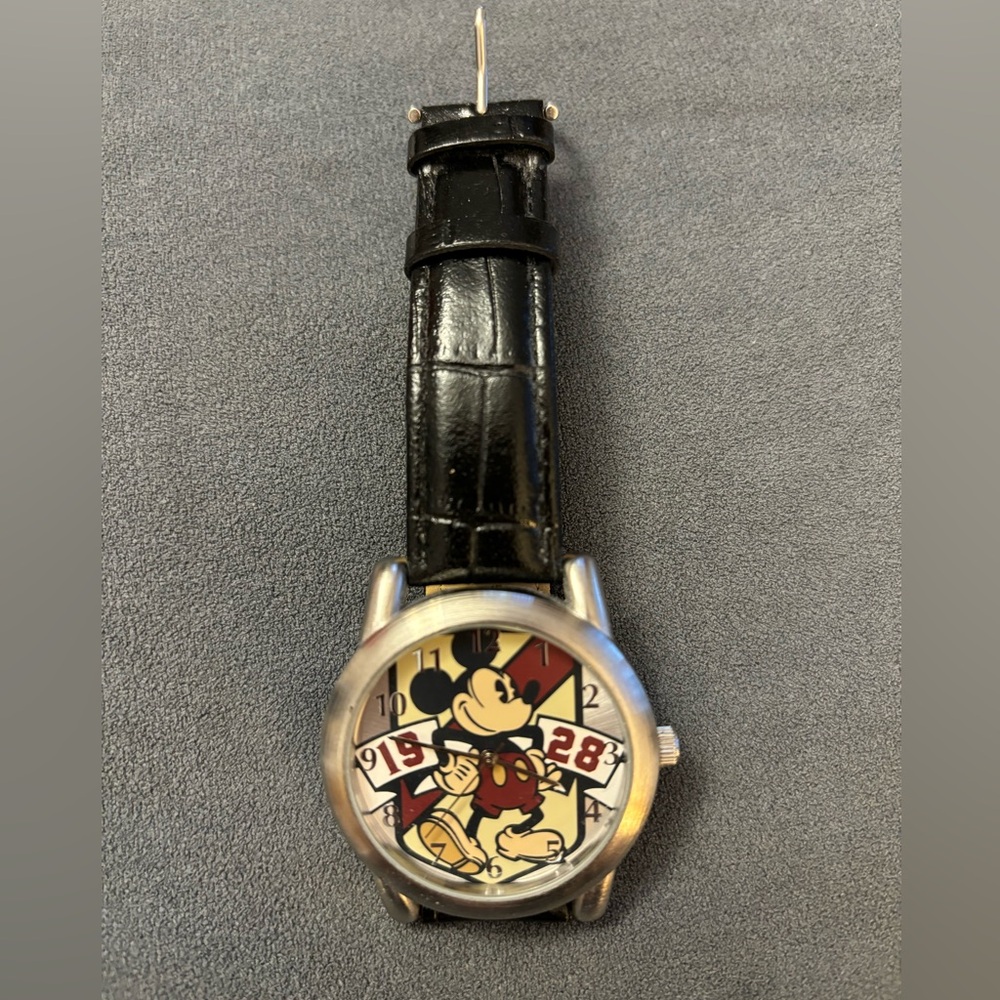 Limited Edition Disney Mickey Mouse Retro Men’s Watch
